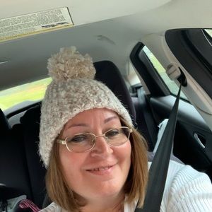 Meet your Posher, Lora